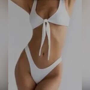 437 The Kenzie White Bikini Bottoms Size M NWT